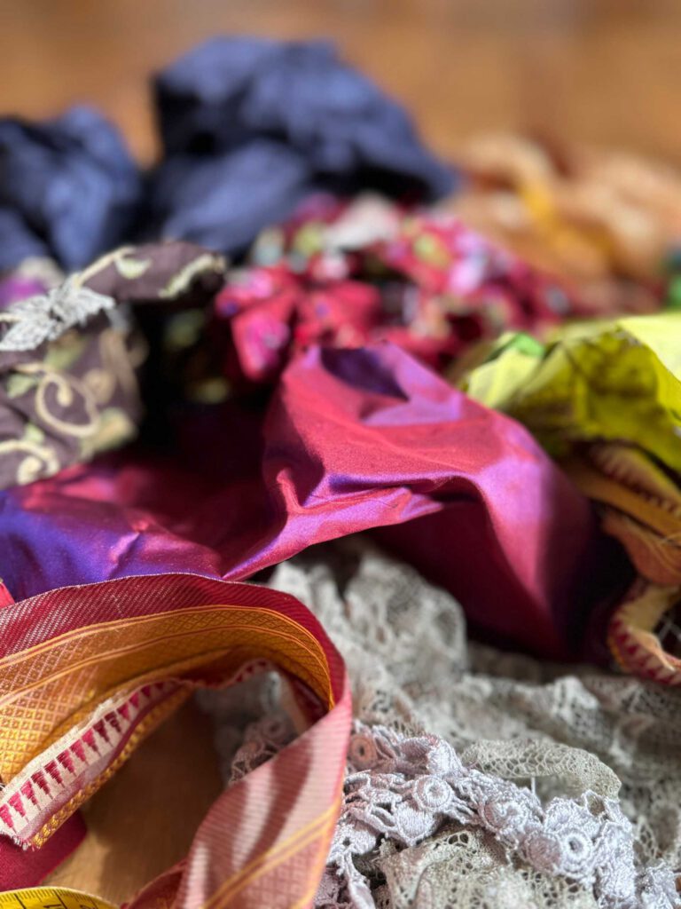 Stoffe in unterschiedlichen Farben